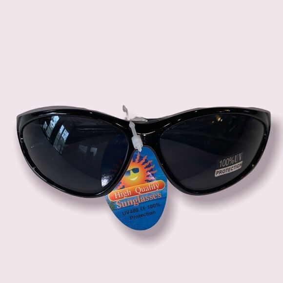 100% UV Protection Black Sunglass - Picture 1 of 3